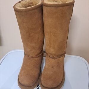 UGGS Australia Classic ll Tan Tall Boots Size 5